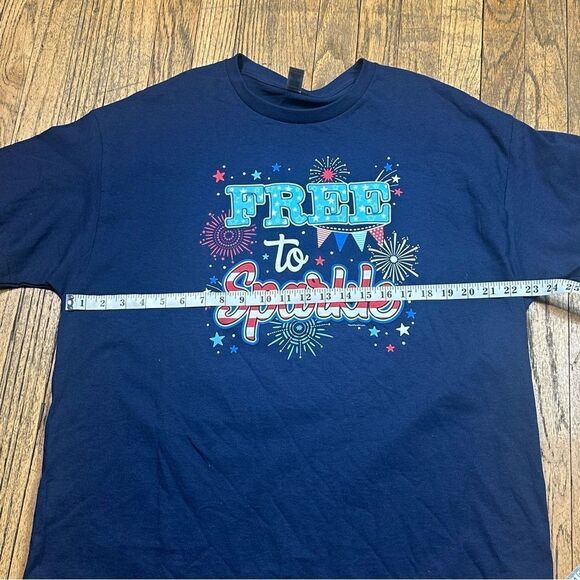 GILDAN  T SHIRT
Free to sparklin - Picture 2 of 7